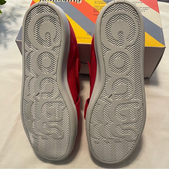 NWT GOATS 🐐RED Canvas Sneakers Womens 10 - Picture 5 of 9